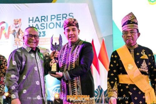 Bupati Dendi Ramadhona Terima Trophy Anugerah Kebudayaan PWI di Acara Puncak Peringatan HPN 2023