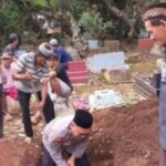 Bantu Gali Kubur Warga, Aiptu Turono : Kewajiban Dalam Bermasyarakat