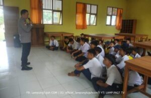 Sambang SMP, Bhabinkamtibmas Himbau Siswa dan Siswi