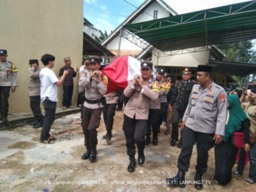 Polres Lampung Timur Gelar Upacara Pemakaman Purnawiran Polri