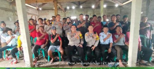 Jumat Curhat, Kapolres Serang Dengarkan Keluhan Kelompok Tani di Desa Pamanuk Carenang
