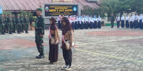 Pos Ramil Jati Agung Koramil 0421-09/ Tanjung Bintang Adakan Upacara Bendera di SMPN 3 Jati Agung