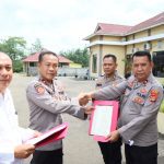 Bagikan Sertifikat Pers, Begini Pesan Wakapolres