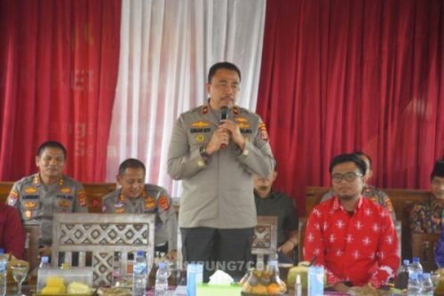 Waka Polda Lampung Mendapat Apresiasi Masyarakat saat Jumat Curhat di Tanjungsari