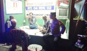 Ciptakan Rasa Aman, Anggota Polsek Rangkasbitung Laksanakan Giat Ronda Siskamling “Lebak Ngariung”