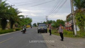 Polsek Blambangan Umpu Patroli KRYD di Jalinsum Kampung Gunung Sangkaran