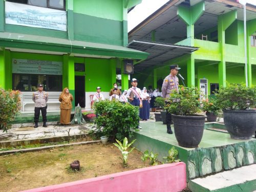 Ini Arahan Kapolsek Tanjung Senang Saat Menjadi Pembina Upacara di SMPN 19 Balam