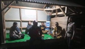Kanit Binmas Polsek Cibeber Bersama Bhabinkamtibmas Laksanakan Giat Patroli di Wilkum Polsek Cibeber