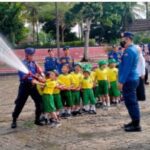 Dinas Damkar Lamsel Berikan Edukasi Pada Murid TK Masjid Agung