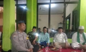 Bhabinkamtibmas Hadiri Isra Mi’raj Di Musolah As-Salam Desa Sukamerta