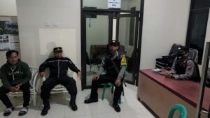 Kapolsek Mandiracaran Gelar Patroli Malam, Pastikan Wilayah Binaan dalam Keadaan Aman