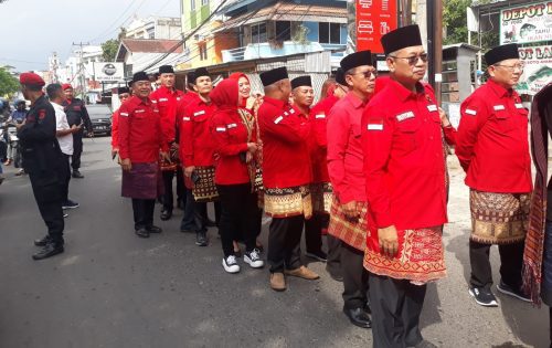 Mingrum Gumay Hadiri Prosesi Bacaleg di Kantor KPU Provinsi Lampung