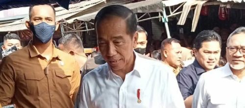 Nanang Dampingi Presiden Jokowi, Bagi-bagi Sembako dan BLT di Pasar Natar