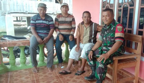 Mempererat Kekompakan TNI Bersama Rakyat, Babinsa Adakan Komsos Di Desa Binaan