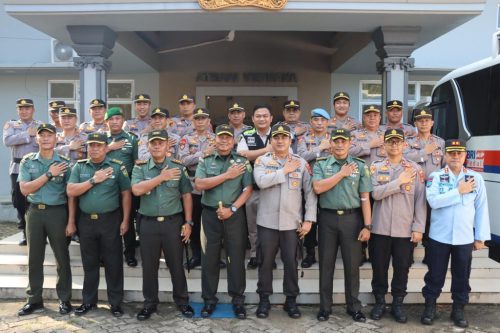 Perkuat Sinergitas TNI-Polri, Danrem 043/Gatam Kunjungi Polres Lampung Tengah