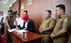 Kerjasama dengan Kejari, 11 PD Pemkab Lamsel Teken MoU Penanganan Hukum Perdata dan TUN