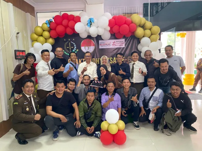 Wartawan Gruduk Kantor Kejari Bandar Lampung, Helmi Hasan Terharu