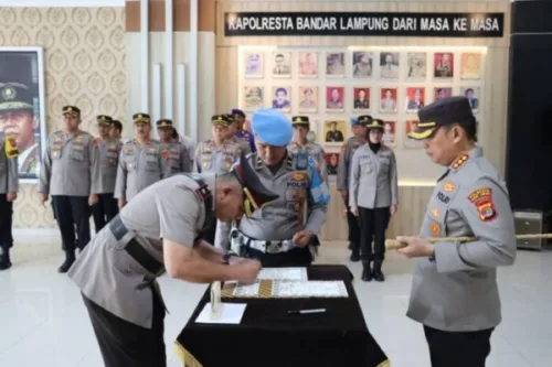 Kapolresta Bandar Lampung Pimpin Upacara Sertijab Kapolsek Teluk Betung Utara