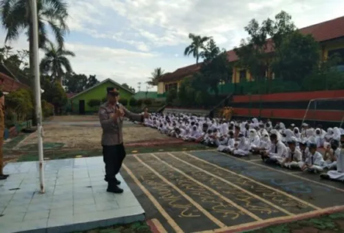 Ops Bina Kusuma Krakatau 2023, Kasat Binmas Polresta Bandar Lampung Berikan Penyuluhan di SMPN 28