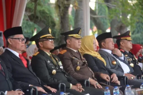 Ketua DPRD Lampung dan Danrem 043/Gatam Ikuti Upacara Penurunan Bendera Sang Merah Putih