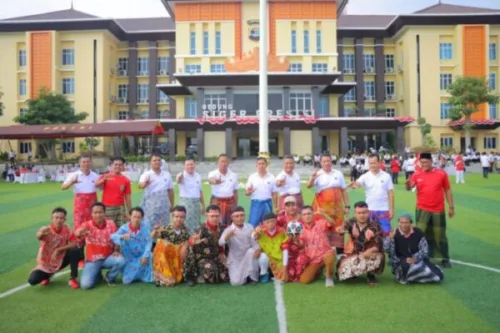 Meriahkan HUT RI Ke-78, Polda Lampung Adakan Olahraga Bersama dengan Insan Pers