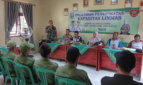 Babinsa dan Babinkamtibmas Kasui Bersinergi Latih PBB Linmas Kampung Kasui Lama