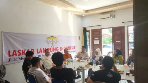 Ike Edwin Adakan Diskusi Santai Bersama Pengurus DPP dan DPC LLI di Sekretariat Jalan P. Morotai Balam