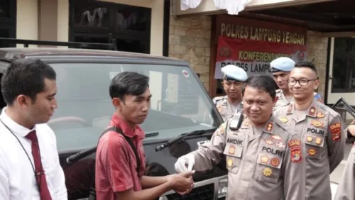 Kapolres Lampung Tengah Gelar Konfrensi Pers Terkait Ungkap Kasus Pencurian dengan Pemberatan Mobil L 300