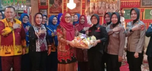 Semarakan Hari Jadi ke-75, Polwan Polda Lampung Gelar Anjangsana Ke Ibu Asuh Polwan Pada Masanya