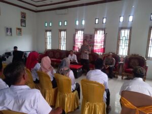 Jum’at Curhat di Balai Kampung Lembasung, Polisi Ajak Warga Bijak Dalam Bermedia Sosial