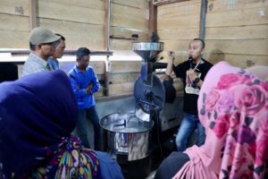 Gelar Pelatihan Produksi dan Pemasaran Kopi Liwa, PLN Dorong Pertumbuhan Ekonomi Daerah