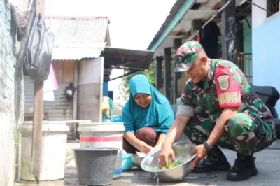 Wujud Perhatian Babinsa Koramil 410-05/TKP saat Kunjungi Dapur Warga