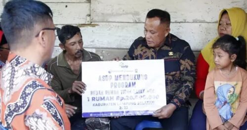 Di Merbau Mataram, Nanang Ermanto Salurkan Bantuan Bedah Rumah Kepada Idul Fitri