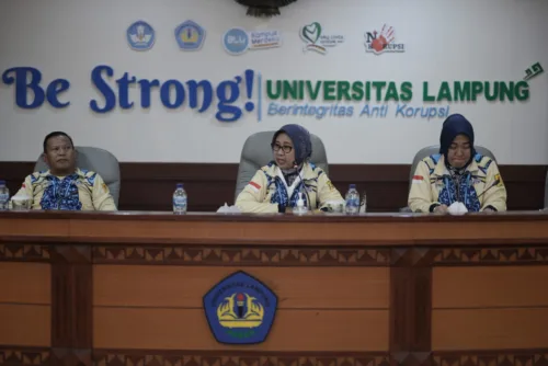 Rektor Lepas Kontingen Mahasiswa Lampung ke Pomnas XVIII