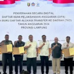 Danrem 043/Gatam Hadiri Penyerahan Secara Digital DIPA dan Buku Daftar Alokasi TKD TA. 2024 Provinsi Lampung