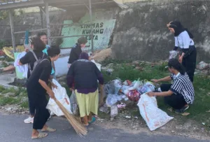 Forum Silaturahmi Relawan Ganjar-Mahfud Bandarlampung Baksos Bersih Lingkungan