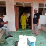 Forum Silaturahmi Relawan Ganjar Mahfud Terus Bergerak Membantu Pengecatan Rumah Ibadah