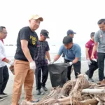 Pj Bupati Tanggamus, Mulyadi Irsan Adakan Acara Bersih-bersih Pantai serta Senam Bersama