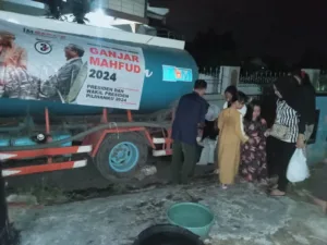 TPD dan Relawan Ganjar Mahfud Provinsi Lampung Gelar Giat Sosial Berbagi Air Bersih di 3 Kelurahan