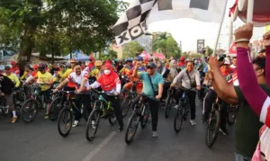 Meriahkan Kirab Pemilu 2024, Walikota Bandar Lampung Ikuti Fun Bike Demokrasi