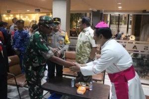 Pastikan Malam Misa Natal Berjalan Lancar, Danrem 043/Gatam Bersama Gubernur, Kapolda dan Forkopimda Provinsi Lampung Kunjungi Gereja