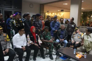 Walikota Hj. Eva Dwiana Bersama Gubernur, Kapolda dan Danrem 043/Gatam Kunjungi Gereja, Pastikan Malam Misa Natal Berjalan Lancar