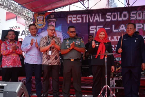 Walikota Bandar Lampung Hadiri Pembukaan Festival Solo Song Dangdut di Tugu Adipura