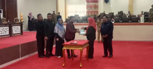 Walikota Bandar Lampung Hadiri Sidang Paripurna Pembicaraan Tingkat ll Raperda APBD