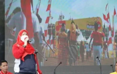 Walikota Eva Dwiana Resmi Membuka Pesta Rakyat di Kemiling