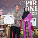 Winarni Nanang Ermanto Terima Penghargaan Perempuan Inspirasi Indonesia dari Kementerian Perindustrian RI