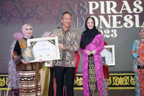 Winarni Nanang Ermanto Terima Penghargaan Perempuan Inspirasi Indonesia dari Kementerian Perindustrian RI
