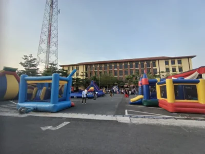 Polda Ramah Anak, Wahana Permainan Berdiri di Area Parkir Depan GSG Polda Lampung