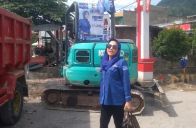 Caleg DPRD Provinsi Lampung, Miranti Karim Bantu Bersihkan Drainase Warga Perum Rangai Indah