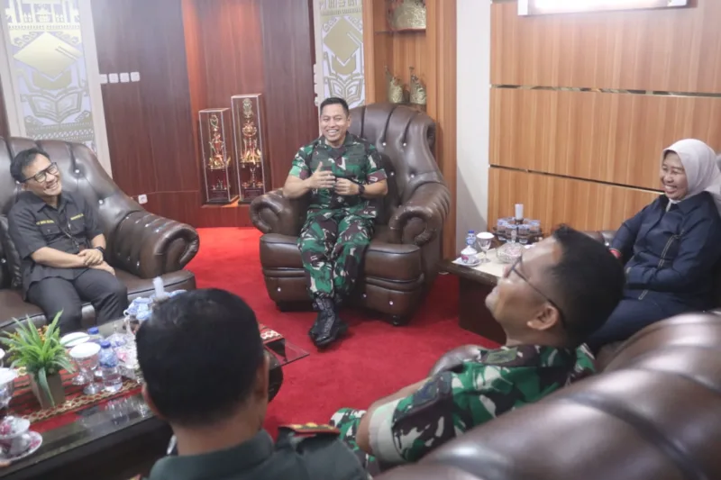 Dandim 0410/KBL Lakukan Kunjungan Silaturahmi Kepada Rektor Universitas Lampung